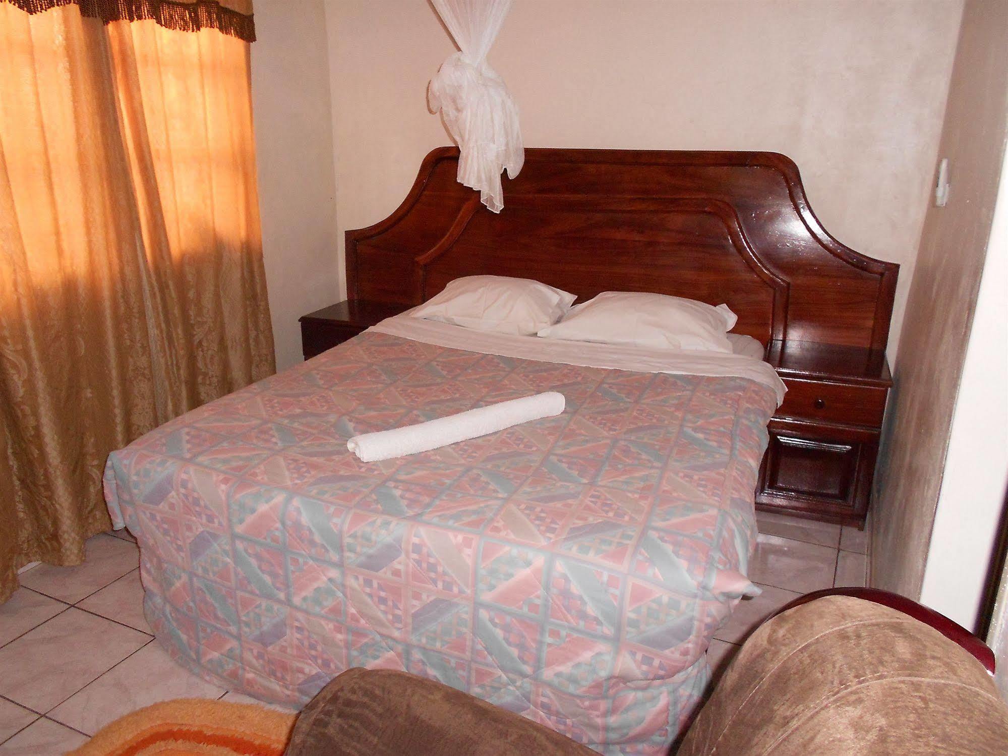 Comfort Corner Guesthouse Лівінґстон Екстер'єр фото