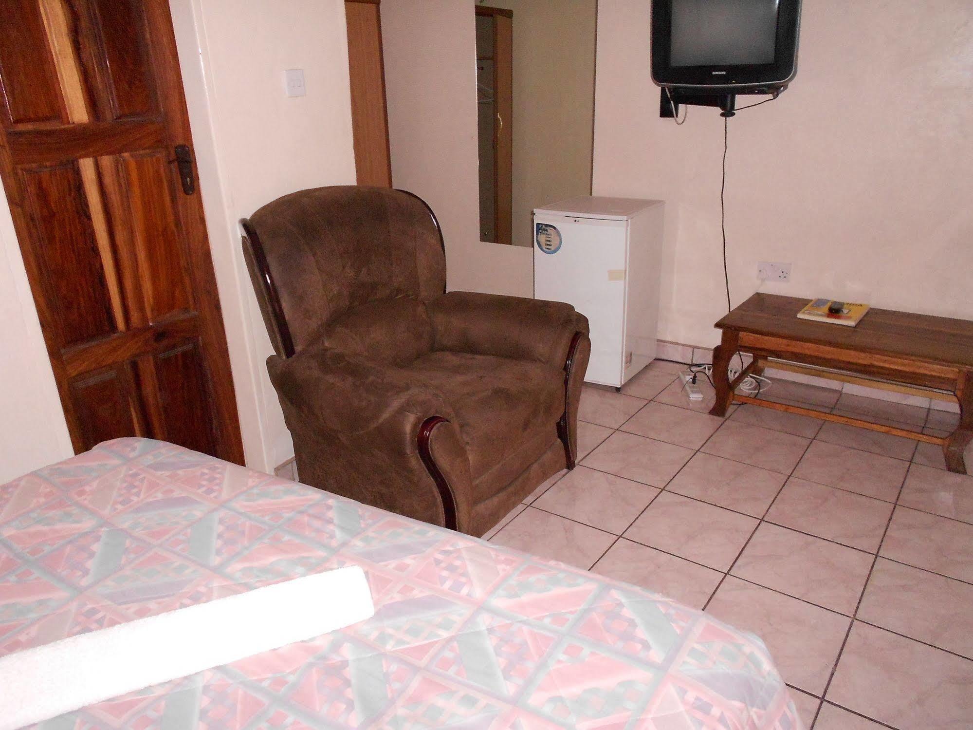 Comfort Corner Guesthouse Лівінґстон Екстер'єр фото