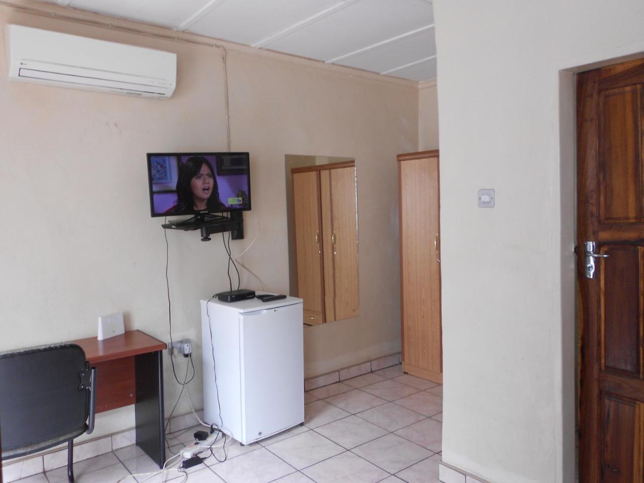 Comfort Corner Guesthouse Лівінґстон Екстер'єр фото